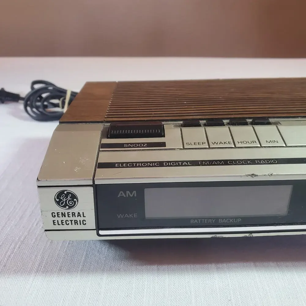 General Electric Alarm Clock Model 7-46308